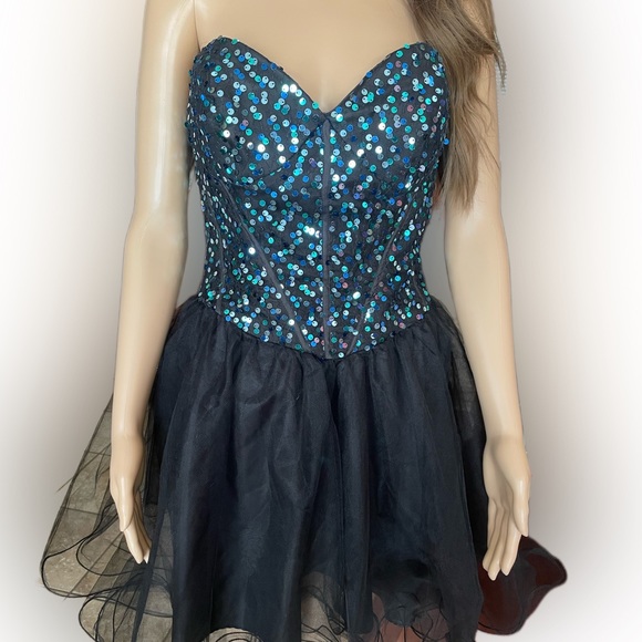 Black Sleeveless Blue Sequins Embellished Fit & Flare Dress Size 9/10 - Picture 14 of 16